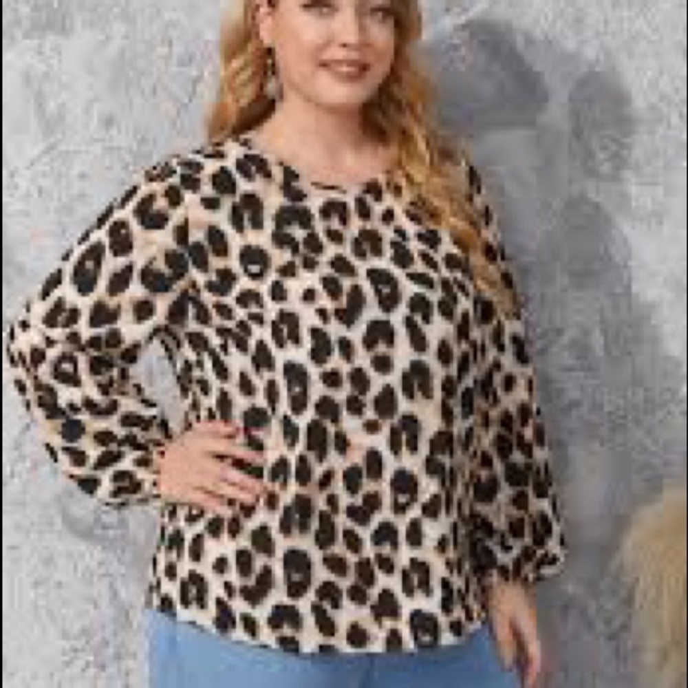 Blouse leopard print size M/L lightweight HKR Collections